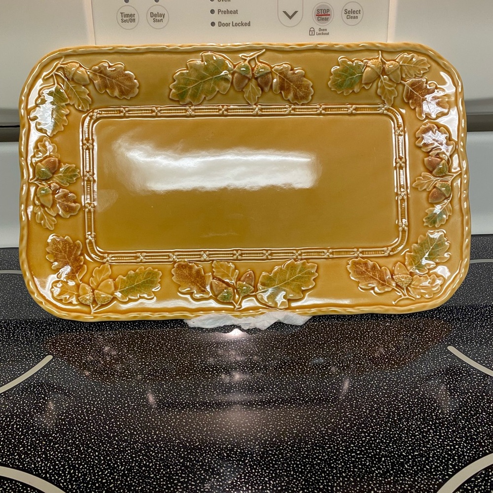 Bordallo Pinheiro Platter—Vintage